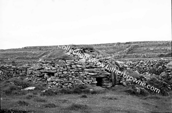 THE SEVEN CHURCHES (B) TEAMPUL A PHUILL  DUN ONAGHT  CROSS FRAGMENTS ARRANGED BY MISS STOKES  CLOGHAUN NA CARRAIGHE  CORNAU NEAR KILRONAN